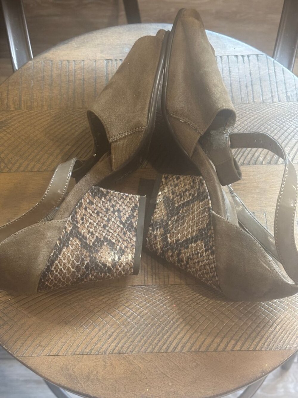 Aerosoles Womens Taupe Olive Brown Suede Peep Toe Wedge Sandals Snakeskin Sz 11